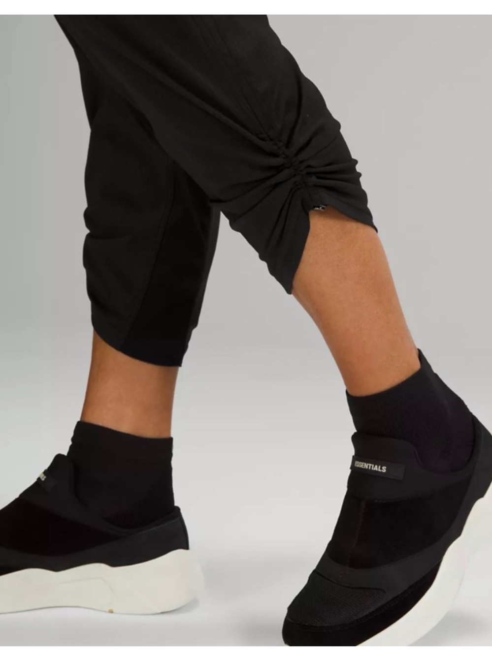 Lululemon | Black‎ Dance Studio Mid-Rise cropped pants 4 - Picture 6 of 15